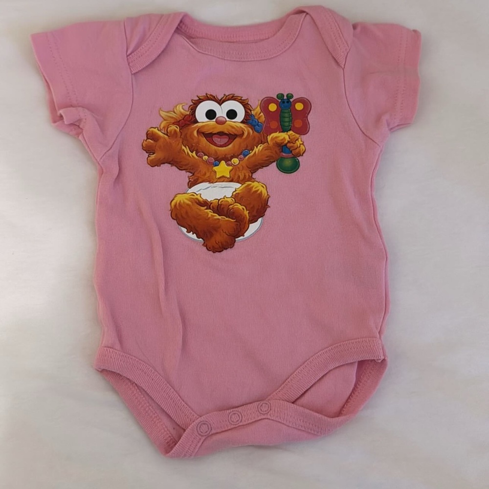 Sesame Street zoe baby onesie pink 6 m